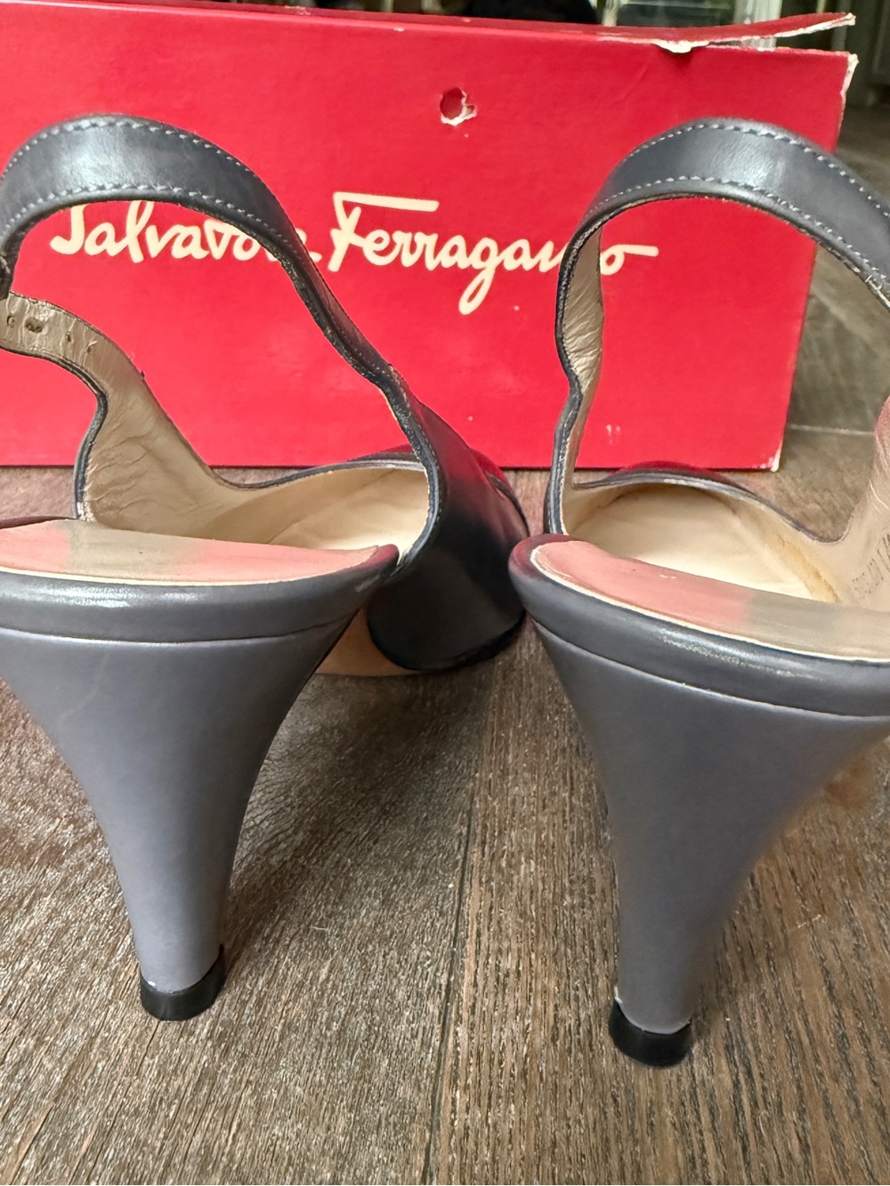 Vintage Ferragamo Slingbacks - Sz 8 EUC Black + Gray New Heel Caps + Sole Grips - Picture 4 of 11